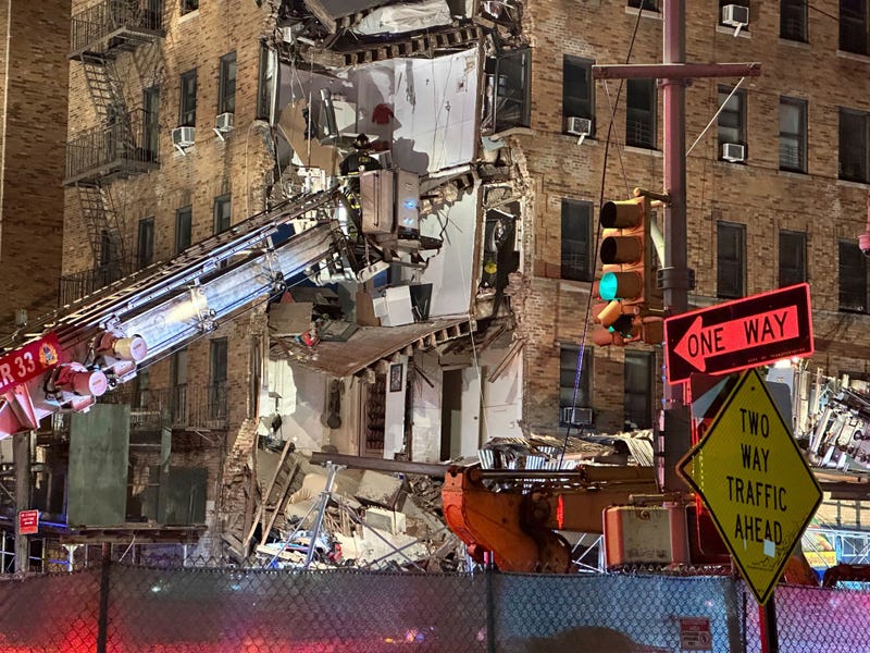 SE DERRUMBA EDIFICIO EN EL BRONX