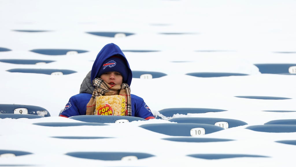 Mother Nature proves no match for Bills fans attending Buffalo's playoff game vs. Steelers