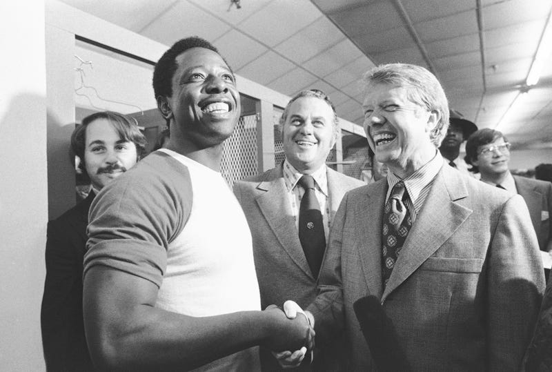 Jimmy Carter shakes Hank Aaron's hand