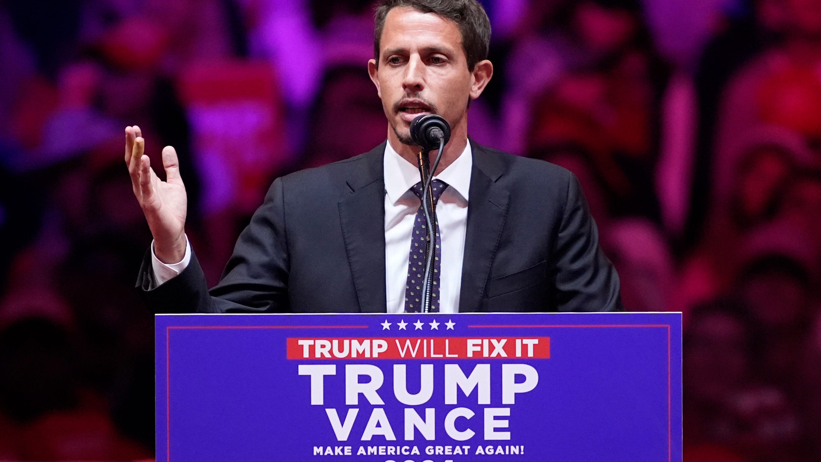 Oradores en evento de Trump en el Madison Square Garden lanzan comentarios racistas