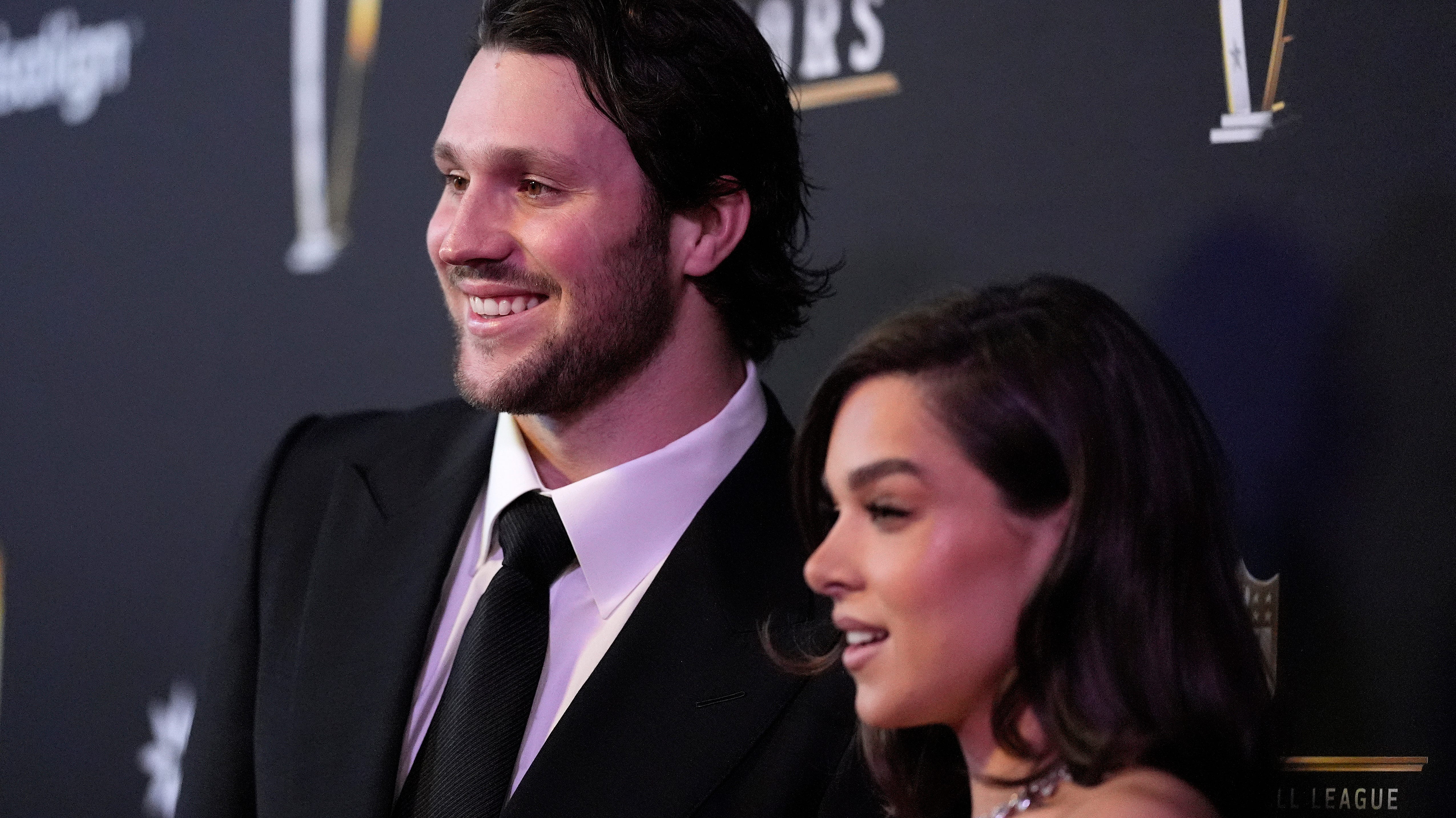 PHOTOS: MVP Josh Allen, fiancee Hailee Steinfeld walk red carpet at NFL Honors