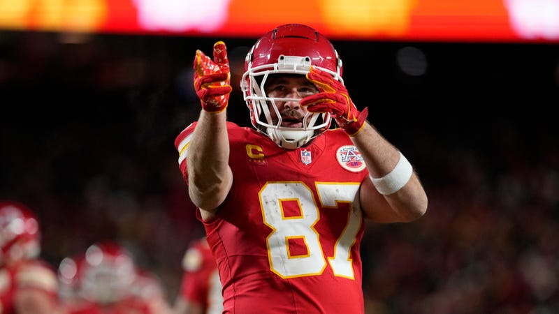 Travis Kelce voted 3rd best tight end in AP rankings