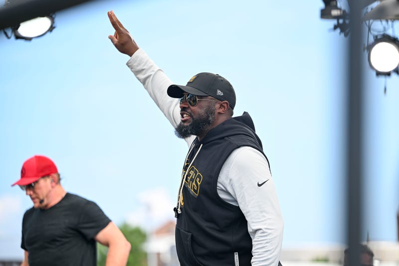 Mike Tomlin getting crowd up during Pat McAfee Show
