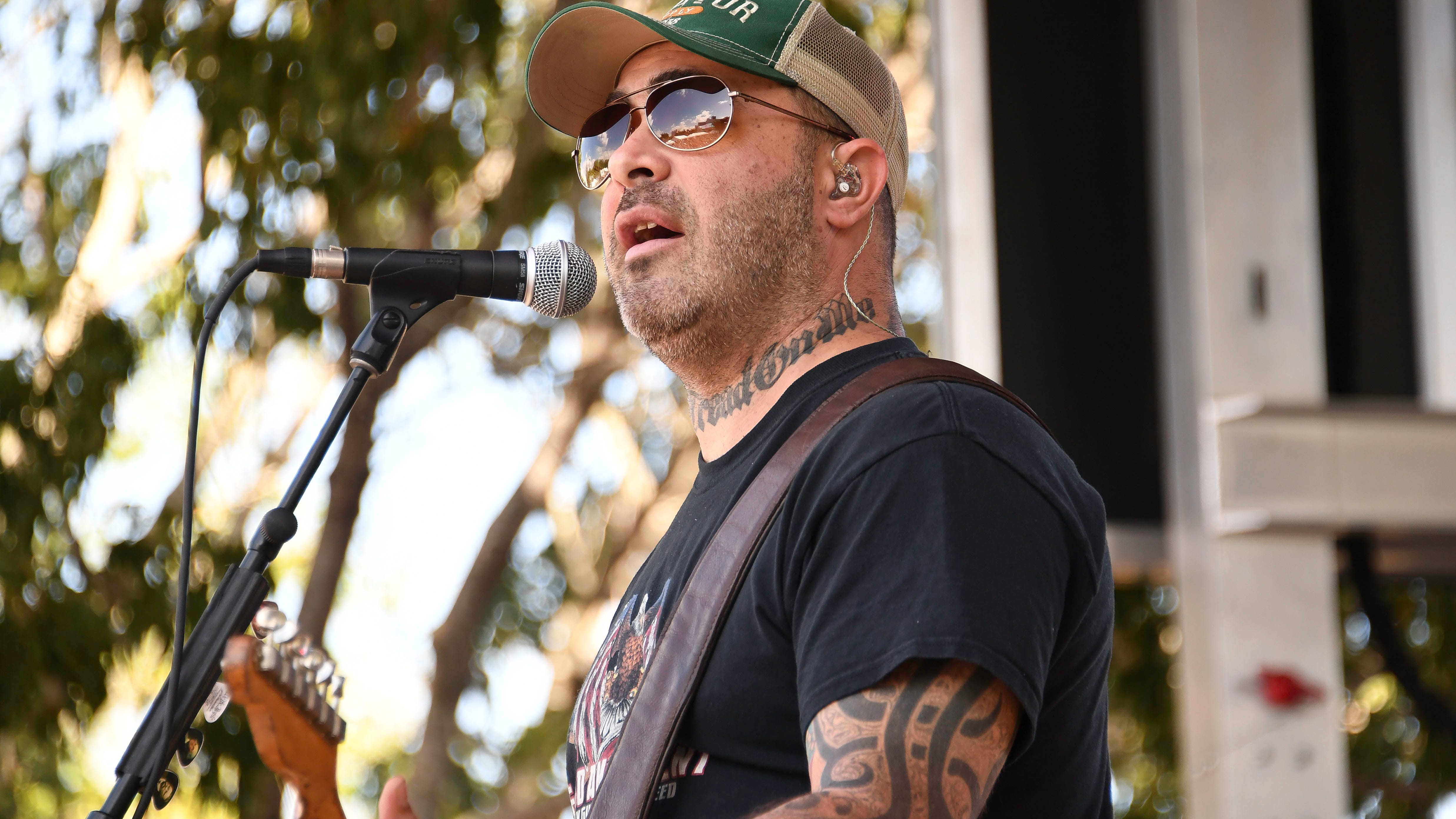 Aaron Lewis Hints That Staind Will Return in 2020
