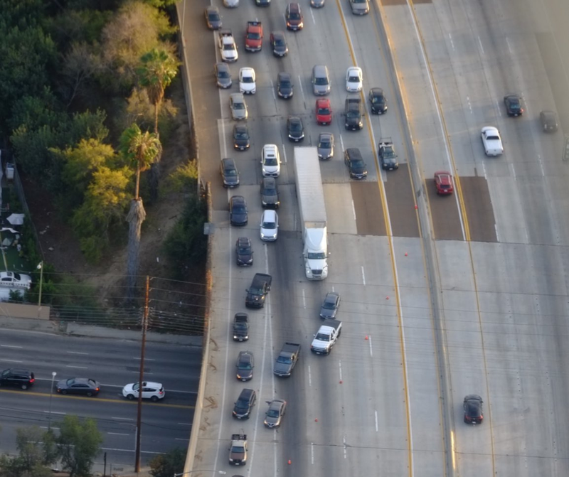 Northbound I-405 closed as police investigate shooting in Van Nuys