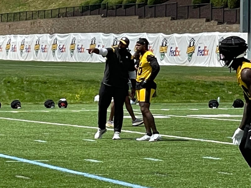 Kwon Alexander with linebacker coach Aaron Curry