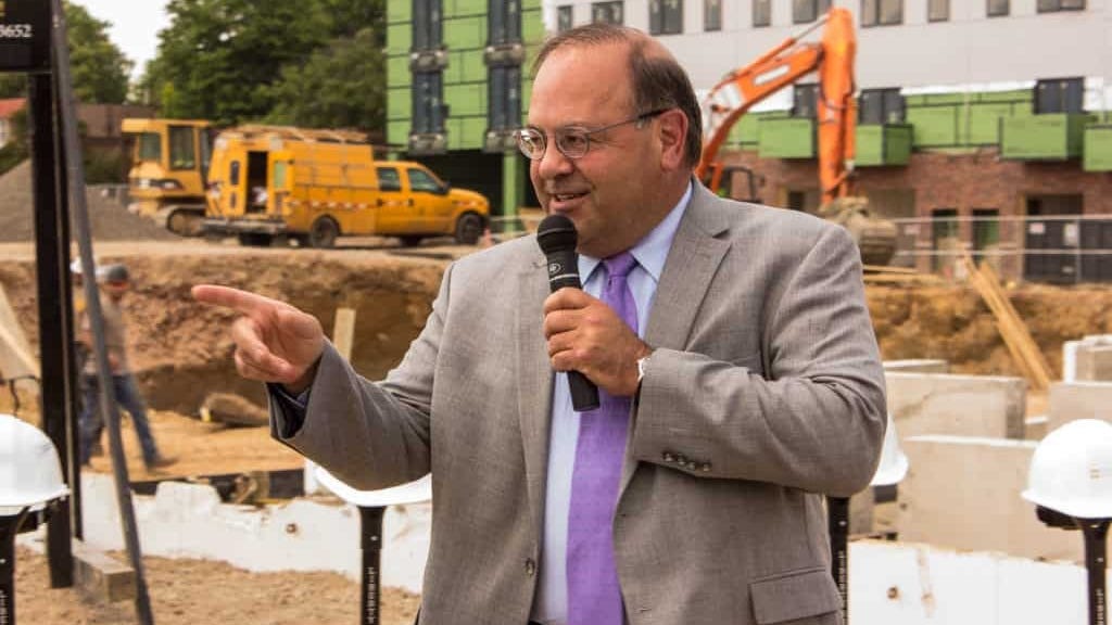 Allan Domb resigns from Philadelphia City Council ahead of expected mayoral run