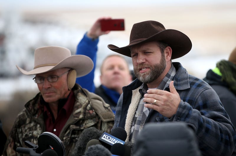 mmon Bundy, the leader of an anti-government militia, speaks to members of the media in front of the Malheur National Wildlife Refuge Headquarters on January 5, 2016 near Burns, Oregon