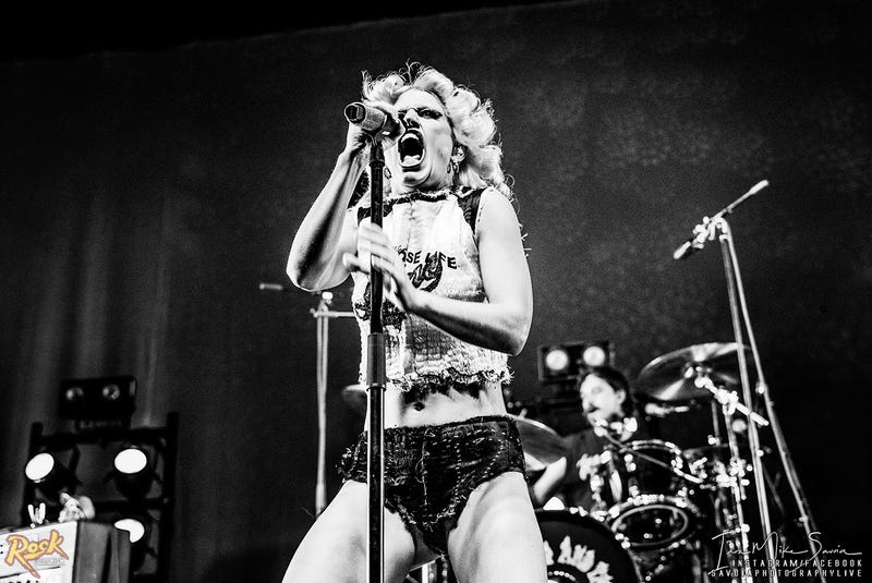 Amyl and the Sniffers - Wamu Theater - Seattle 10.7.25