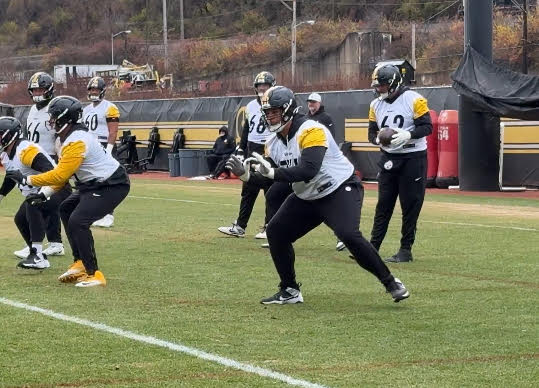 Andrus Peat at Steelers practice