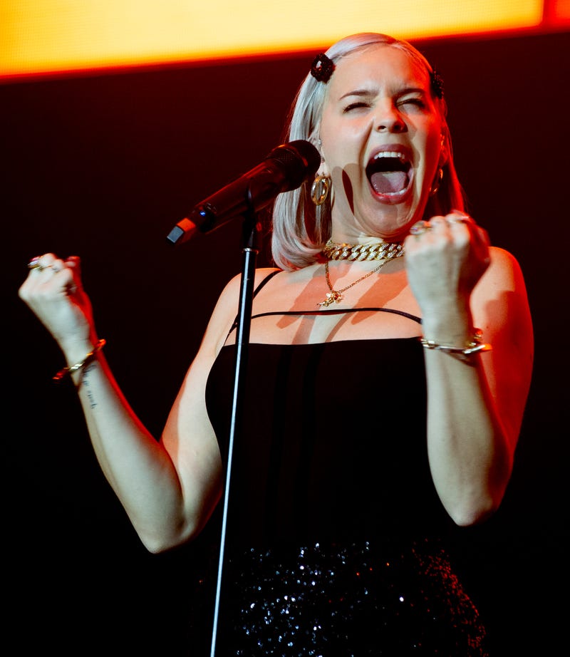 Anne-Marie performs at Hits Radio Live 2019 at Manchester Arena on November 17, 2019 in Manchester, England. 