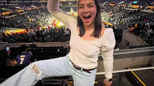 Marine veteran drinks beer out of prosthetic leg at Lakers game