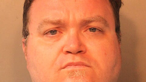 Burglar tased by cops in standoff inside Bloomingdale’s at Roosevelt Field