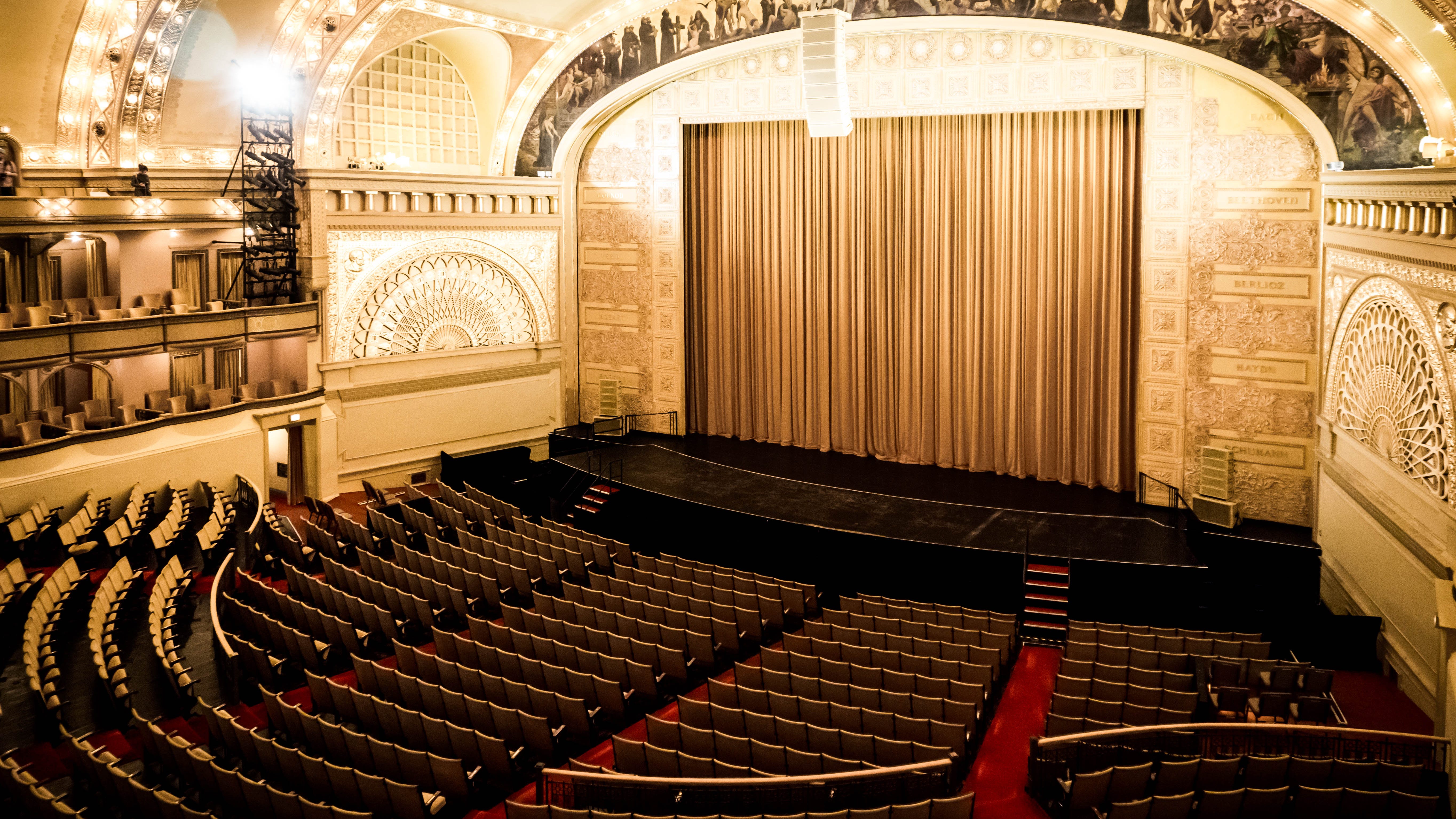 Chicago theaters to require attendees show proof of full COVID-19 vaccination or negative test