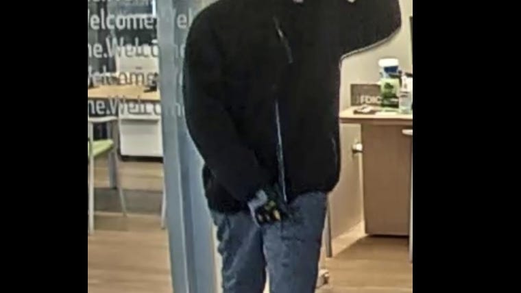 2 wanted in bank robbery on Far North Side: FBI