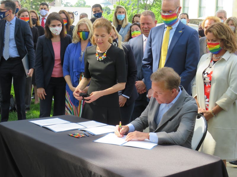 Gov. Ned Lamont signs the Connecticut Parentage Act, 6/1/21