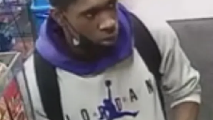 VIDEO: Brooklyn smoke shop employee pepper-sprayed during robbery, suspect sought