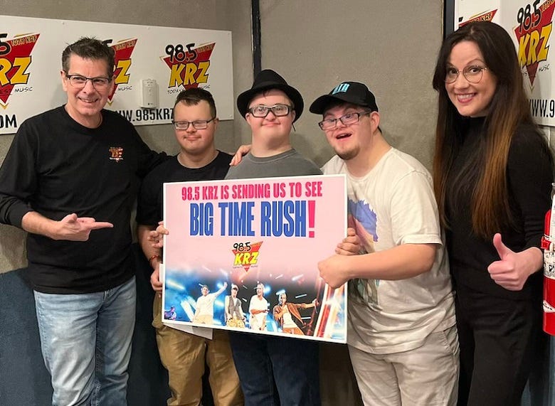 Rocky & Lissa w. Big Time Rush fans