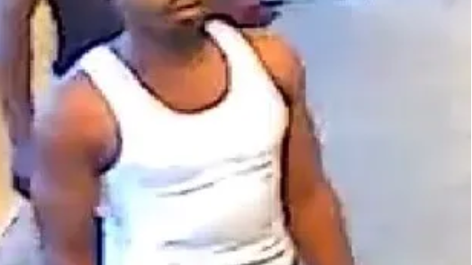 Knife-wielding suspect slaps man during robbery inside Bronx subway station