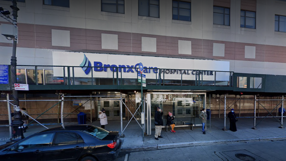 Stabbing victim, 27, dies after being dumped at Bronx hospital: NYPD