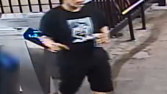 Knife-wielding man punches MTA worker inside Bronx subway station