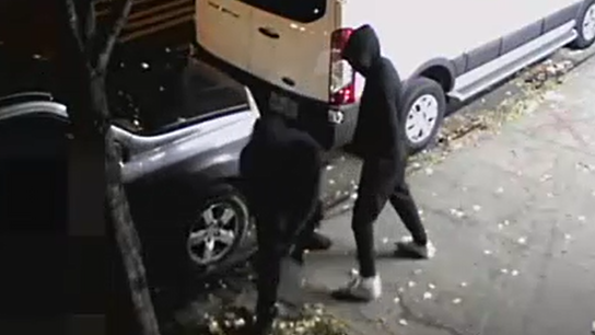 VIDEO: Gunmen shoot at good Samaritan attempting to stop robbery on Bronx street