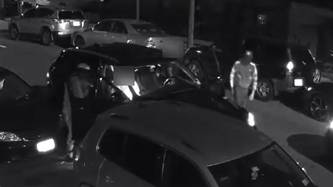 VIDEO: Armed suspects in Mercedes wanted in gunpoint robbery on Bronx street