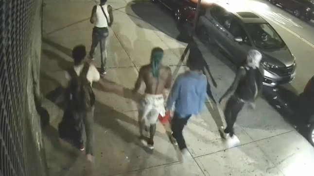 Man beaten, robbed at knifepoint aboard Bronx subway train, 5 suspects sought