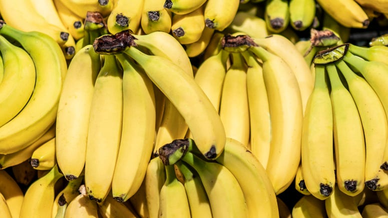 18-wheeler crash spills 40,000 pounds of bananas on North Texas highway