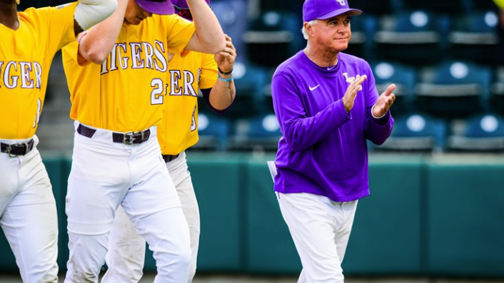 Big blasts end LSU's season, Paul Mainieri's career: Tennessee mashes 6 HRs in rout