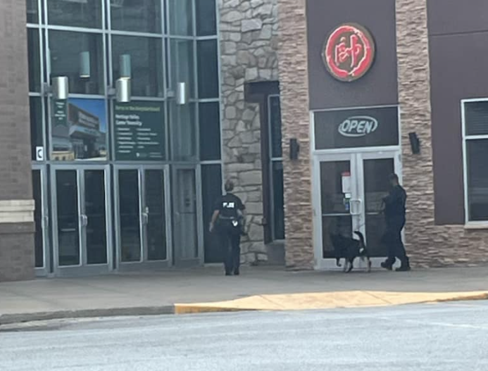Police enter Beaver Valley Mall after evacuation