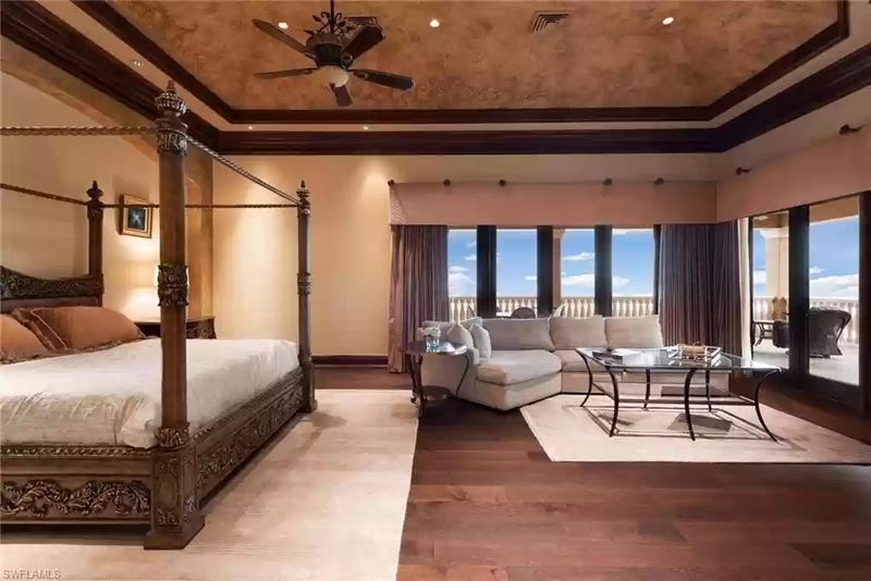 Bedroom in Santana's home