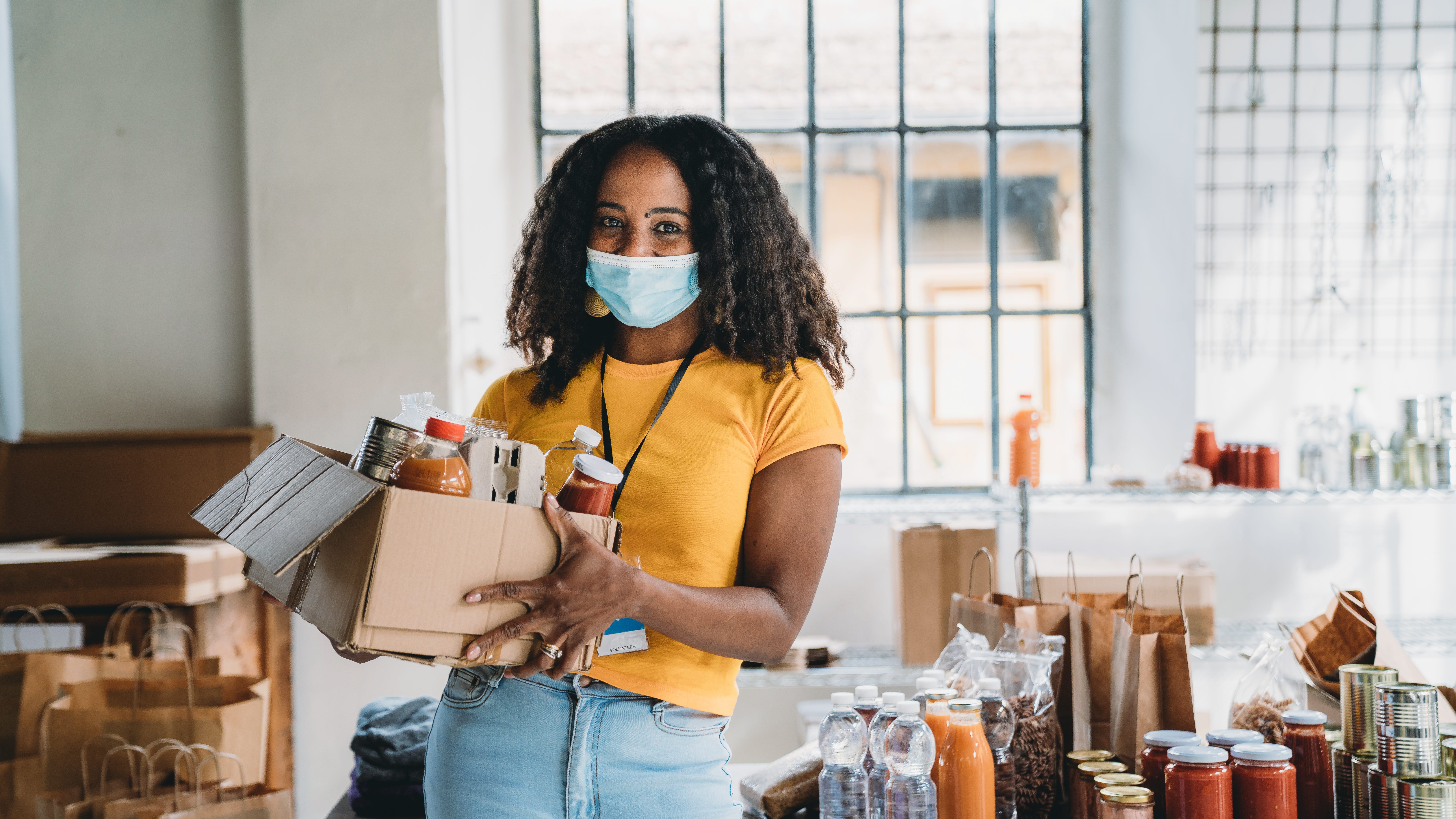 5 ways to give back this holiday season | Bee Inspired