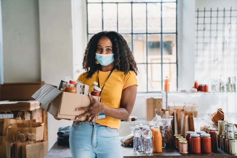 5 ways to give back this holiday season | Bee Inspired