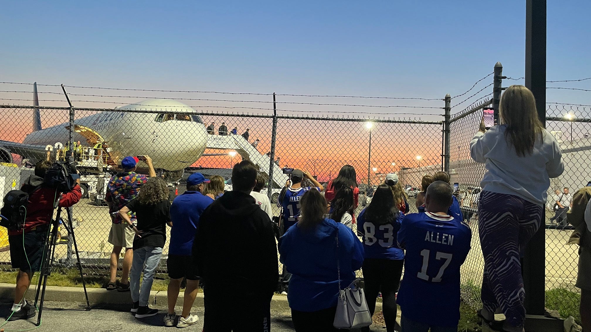 Thousands of fans expected to greet Bills at Buffalo airport early Monday morning