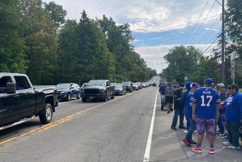 Bills traffic on Big Tree Road