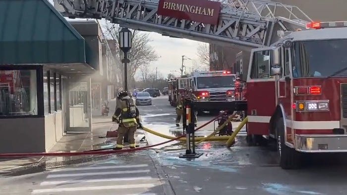 Firefighters subdue early morning blaze at downtown restaurant in Birmingham [VIDEO]