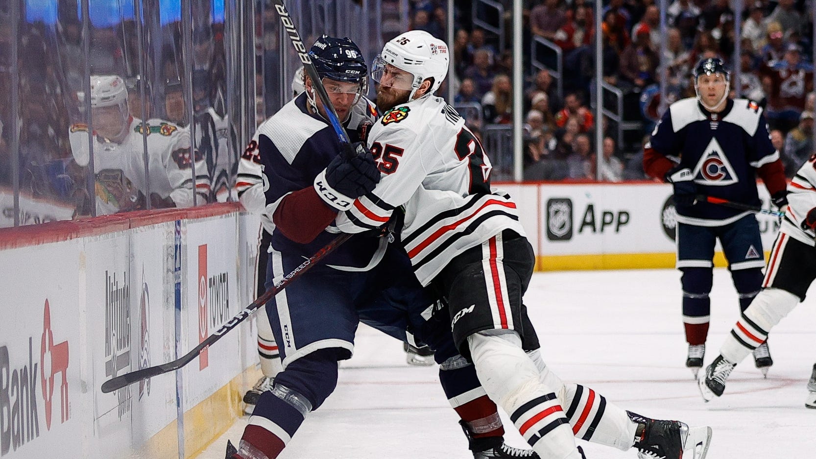 Avalanche shut out Blackhawks, 5-0