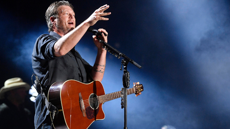 Blake Shelton Receives 2019 Humanitarian Artist Award