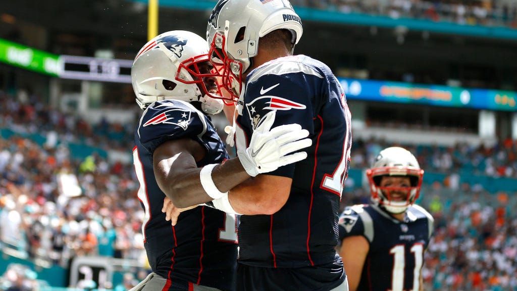 Report: Tom Brady Giving Off Impression He Wants to Play With Antonio Brown