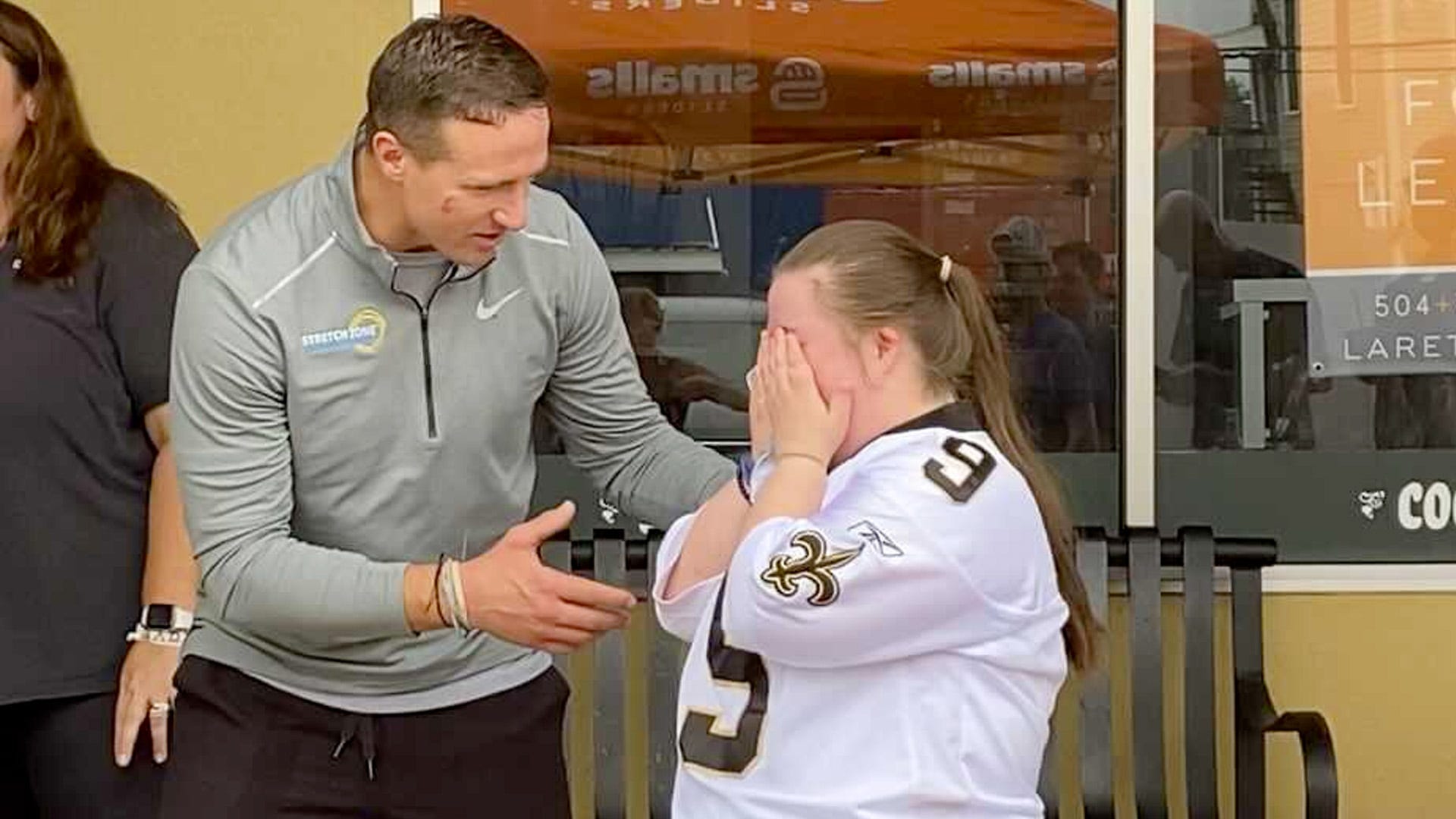 Saints fan's dream comes true with surprise Drew Brees meeting: 'It's really him!'