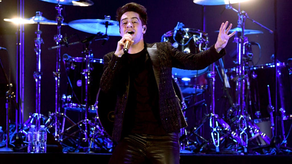 Panic! At The Disco Fan Returns Stolen Award With Apology Letter: “I Was Extremely Drunk”