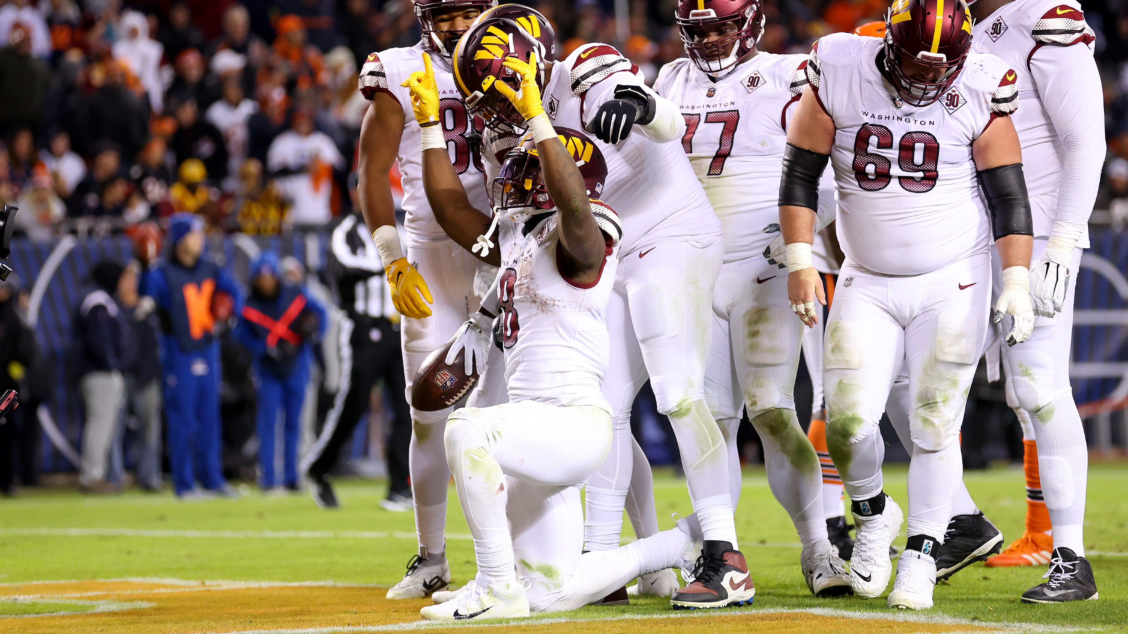 Brian Robinson scores first career touchdown in Commanders victory