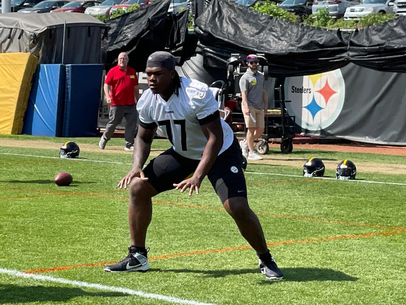 Broderick Jones at practice