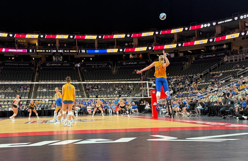 Brooke Mosher serving at PPG Paints Arena
