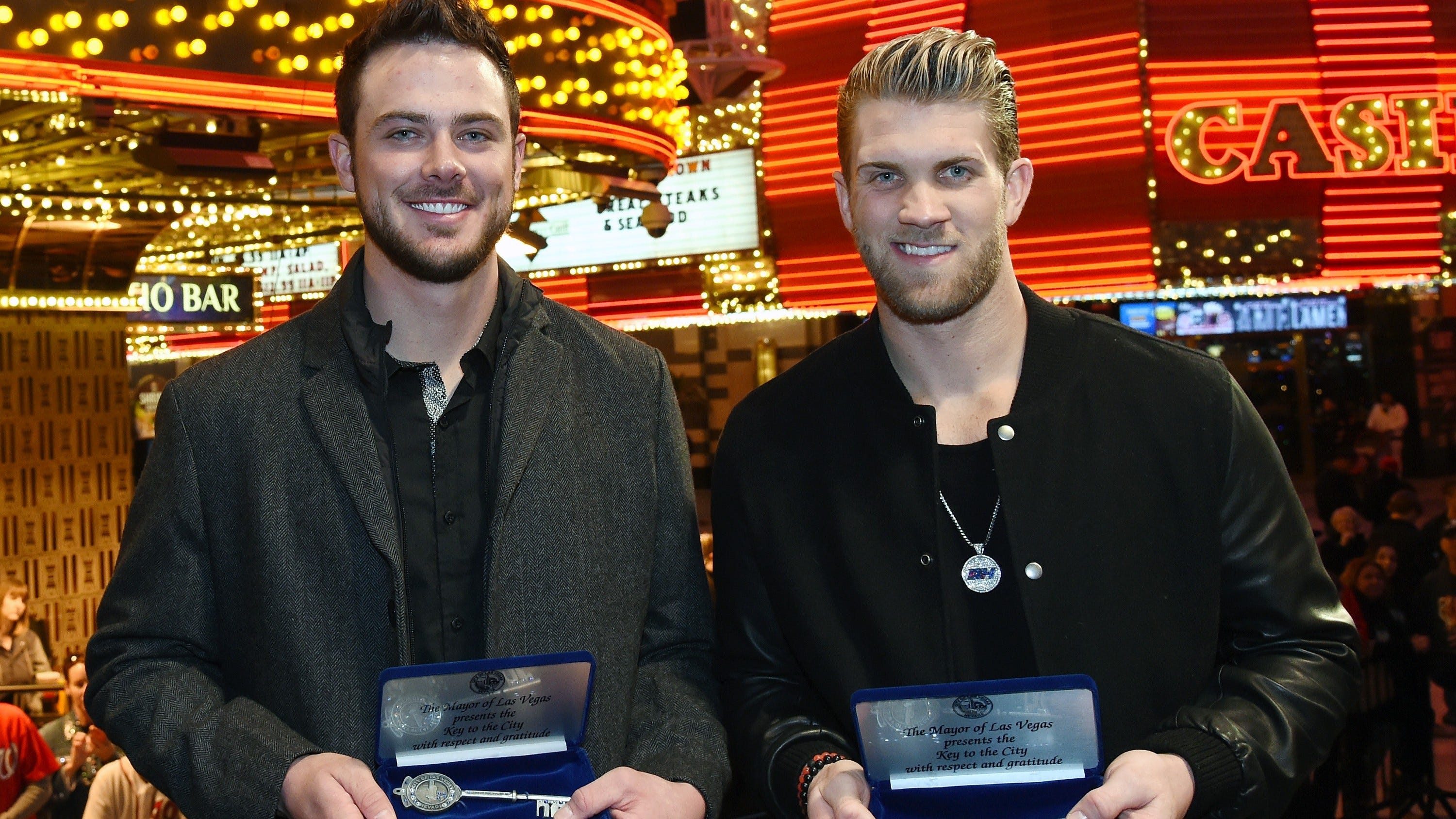 Report: Bryce Harper trying to recruit his friend Kris Bryant to Philadelphia