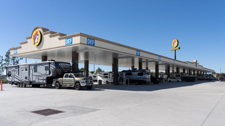 Buc-ee’s customer starts debate about whether cars should park at gas pumps
