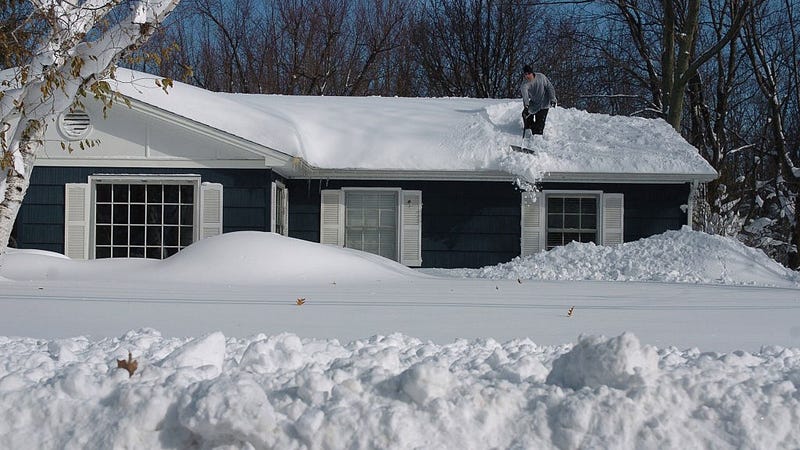  Greg Mitri shovels snow from his roofe in the Buffalo, New York suburb of Lakeview November 20, 2014. The record setting Lake effect snowstorm dumped up to six feet of snow in less than 24 hours closing a one hundred mile section of The New York State Thruway as well as other major roads around Buffalo.
