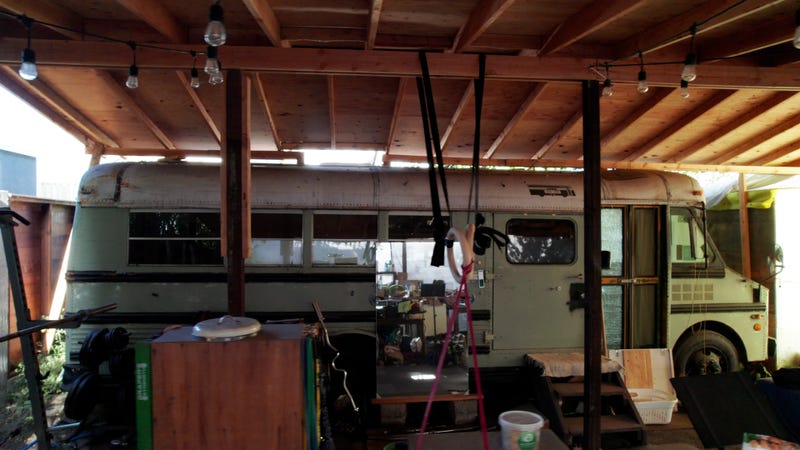 A look at "Frankie" the bus, Hoang's home.
