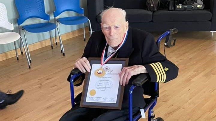 World War II veteran receives medal for heroic actions 80 years later